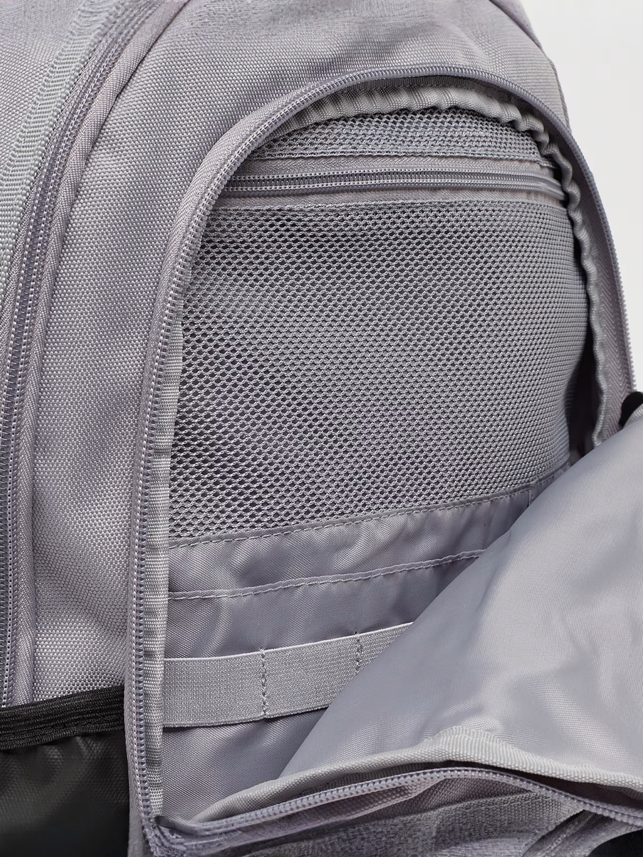 Mochila Urbana / Deportiva Air Jordan Jumpman – Gris / Negro con Acentos Naranja Neón - Imagen 4